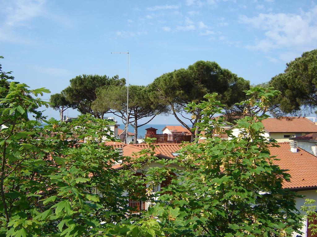 Hotel Caprice Marina di Massa Zewnętrze zdjęcie